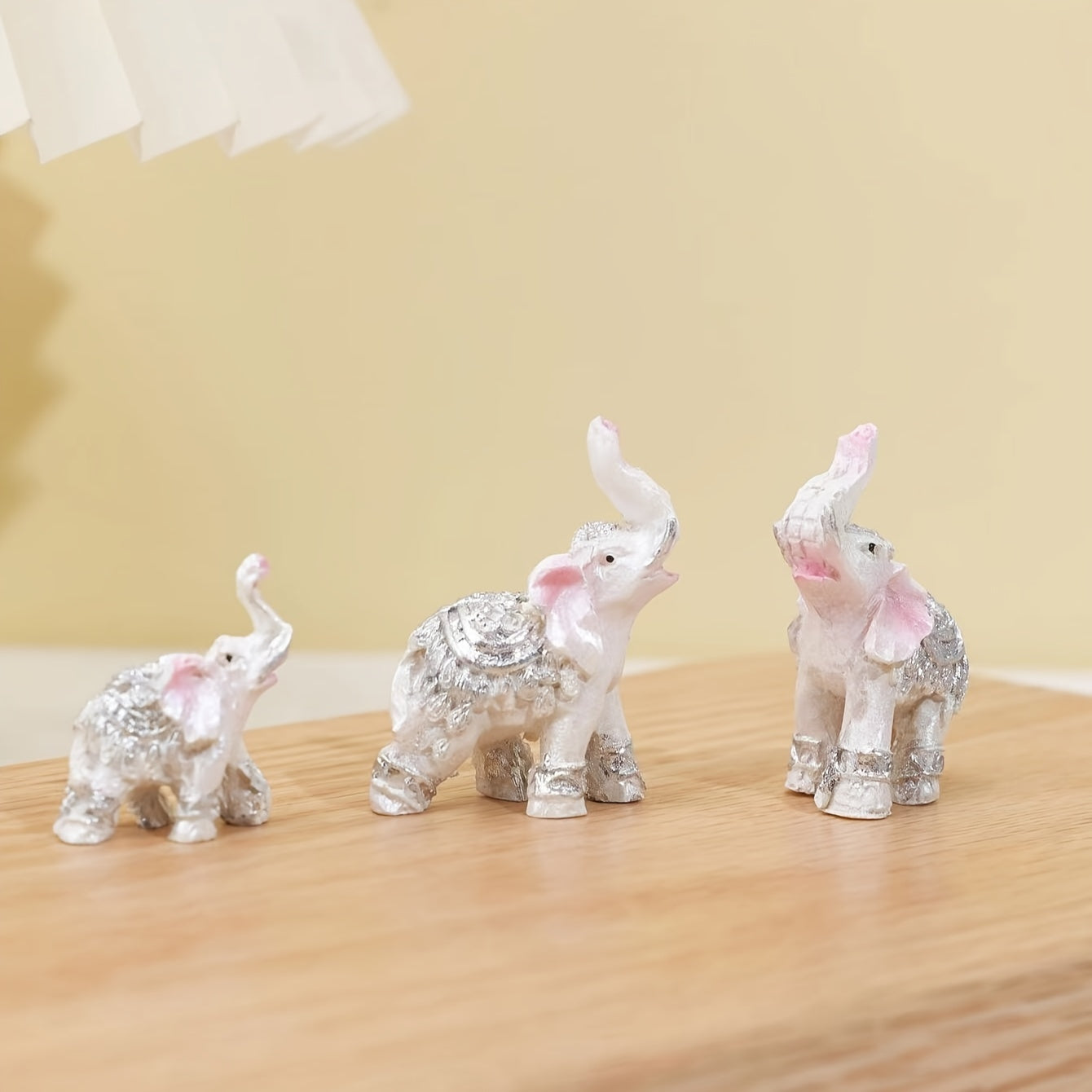3pcs Resin Elephant Family Figurines, Decorative Collectibles for Indoor and Outdoor, Holiday Gift for Home and Office Decor, No Electricity Required