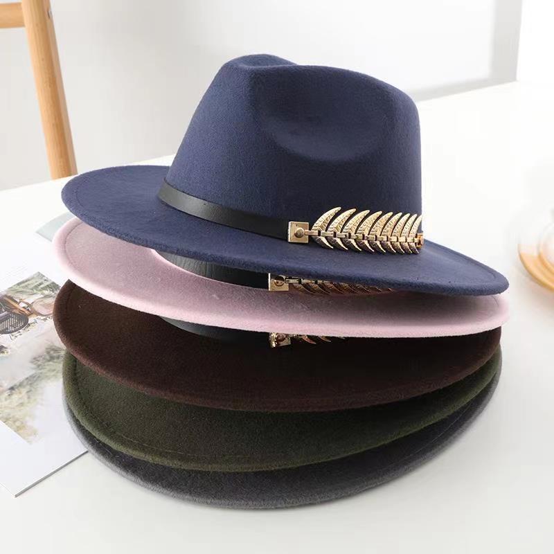 Retro Tweed Bowler Hat with HMetal Wheat & Belt Accessories - A Stylish Minimalistic Jazz Hat with a Large Brim