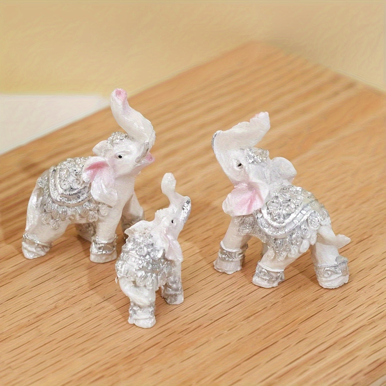 3pcs Resin Elephant Family Figurines, Decorative Collectibles for Indoor and Outdoor, Holiday Gift for Home and Office Decor, No Electricity Required