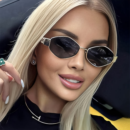 [Silvery-gray Diamond-shaped Travel Sunglasses] A Pair Of Elegant And Stylish Silvery-gray Geometric Diamond-shaped Sunglasses With A Golden Touch, Suitable For Traveling And Vacation Outfits, Making The Face Look Smaller And